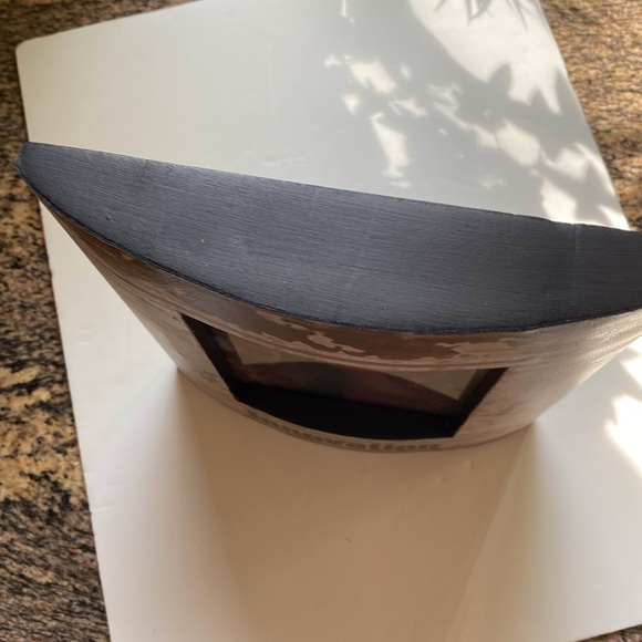 Distressed look picture frame. Made for hanging and fits 4 by 6 pictures - Picture 5 of 9